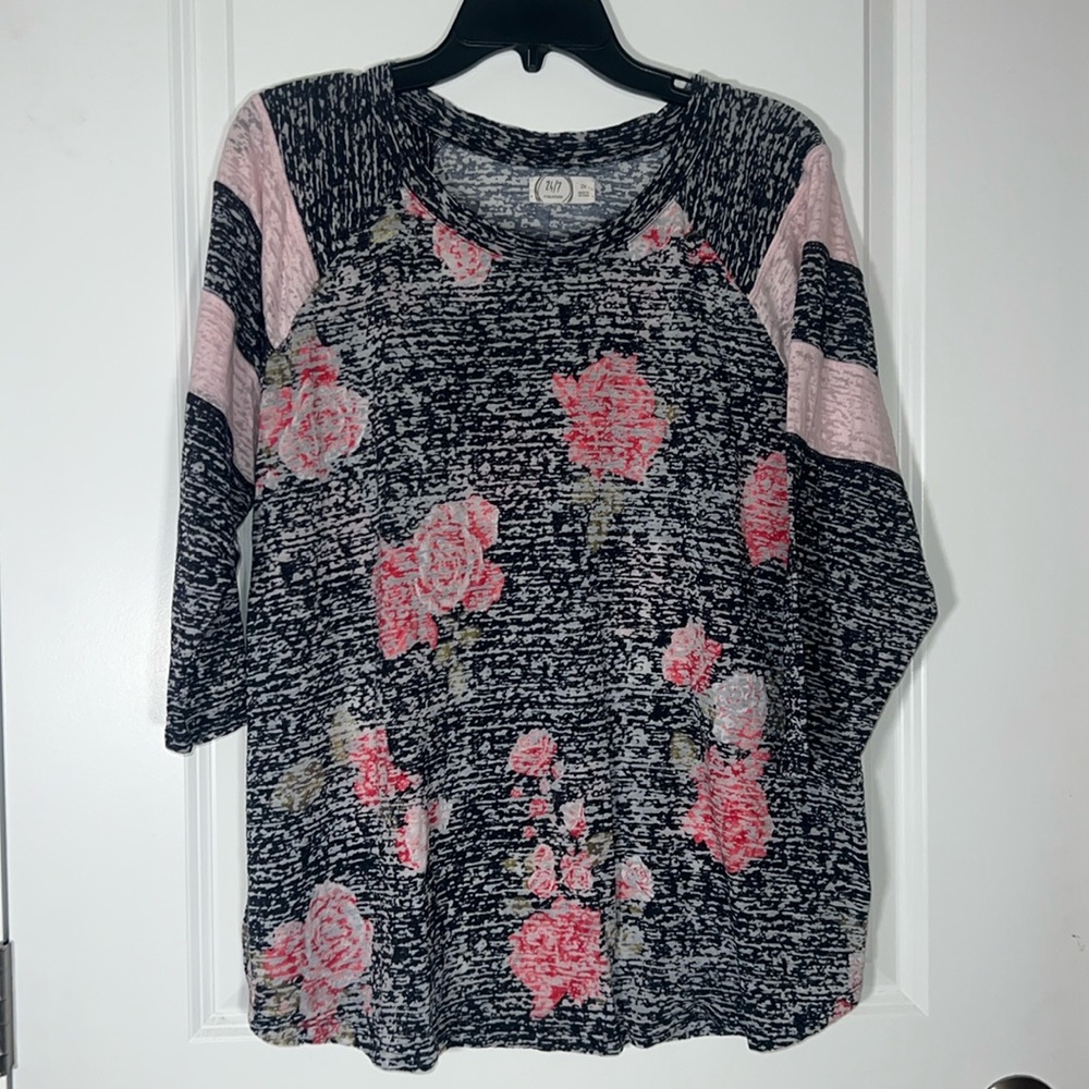 🌹Maurice’s 24/7 Crew Neck Tee🌹